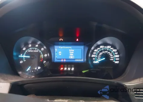 2013 Ford Police Interceptor z USA, uszkodzony, nr VIN 1FM5K8AR6DGA80571